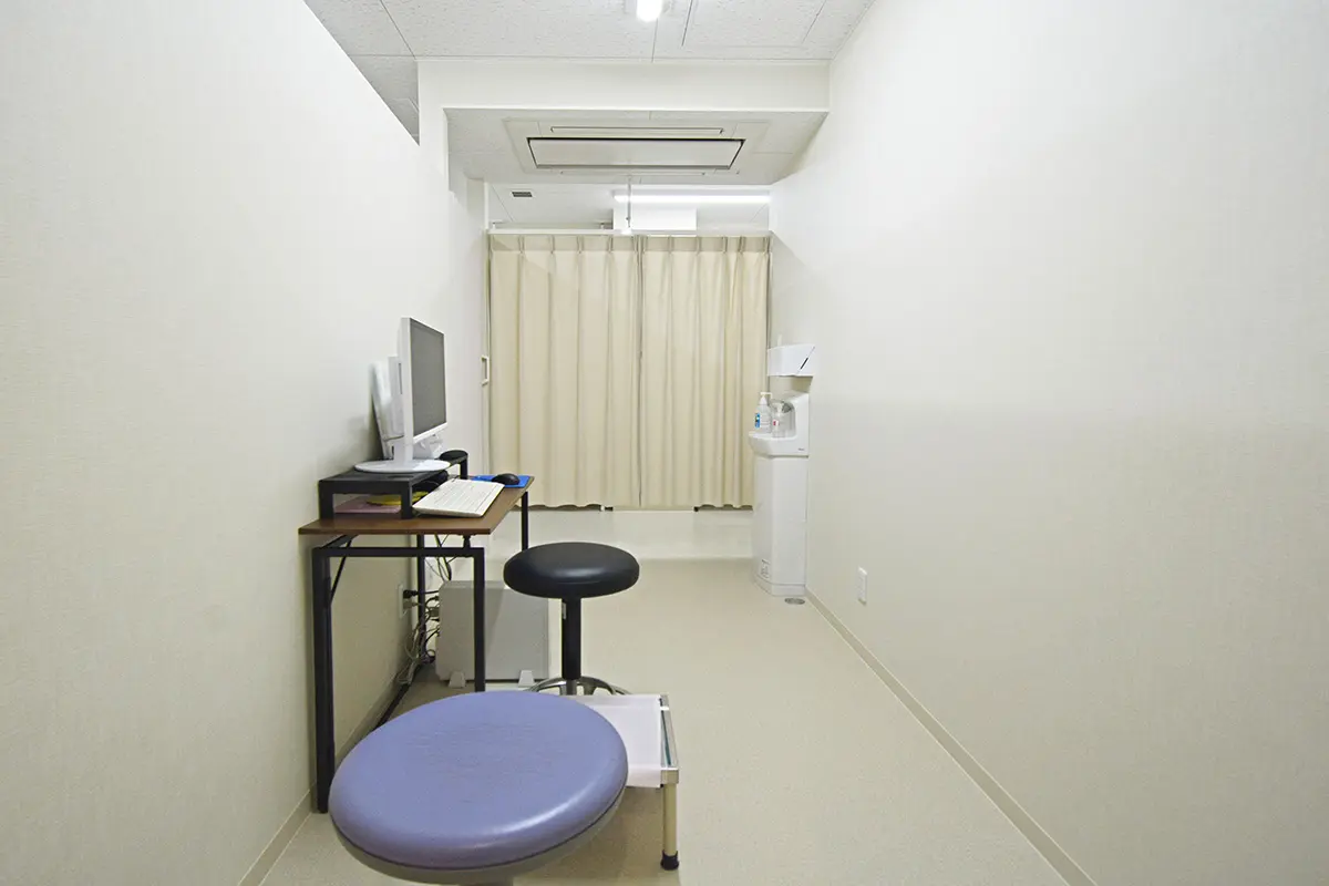 皮膚科診察室2